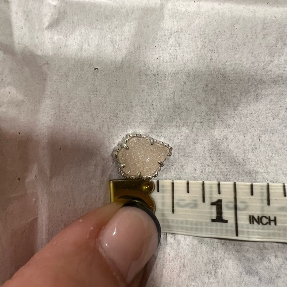 Kendra Scott Silver Druzy / Drusy Stud Earrings Iridescent Sparkle Like New - Picture 3 of 3